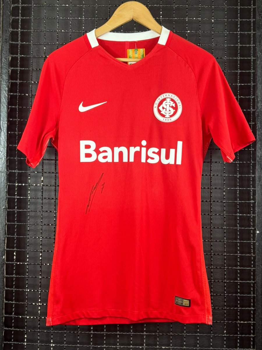 Camisa Internacional Nike 2016 Nico Lopez autografada - Image 2