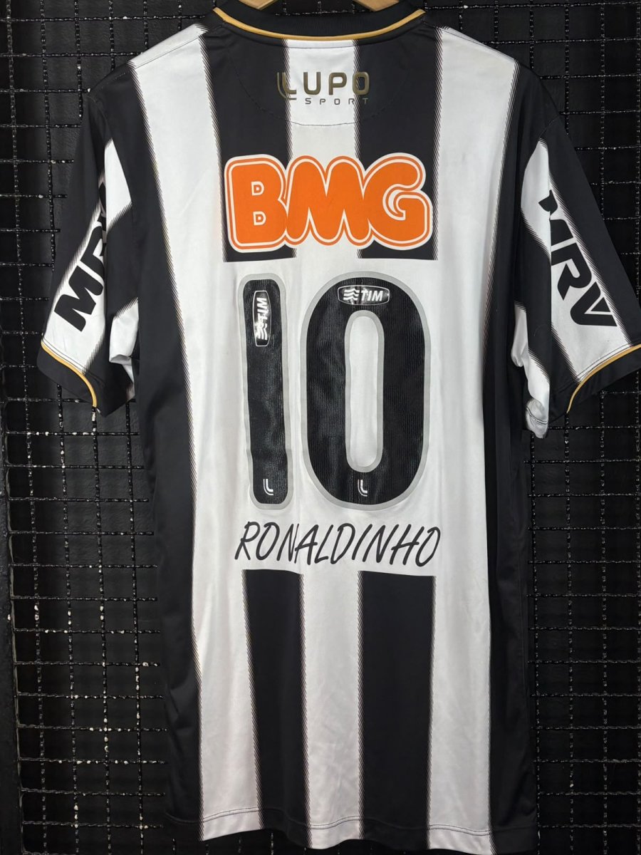 Camisa Atlético Mineiro Lupo 2013 Ronaldinho Gaúcho autografada - Image 4